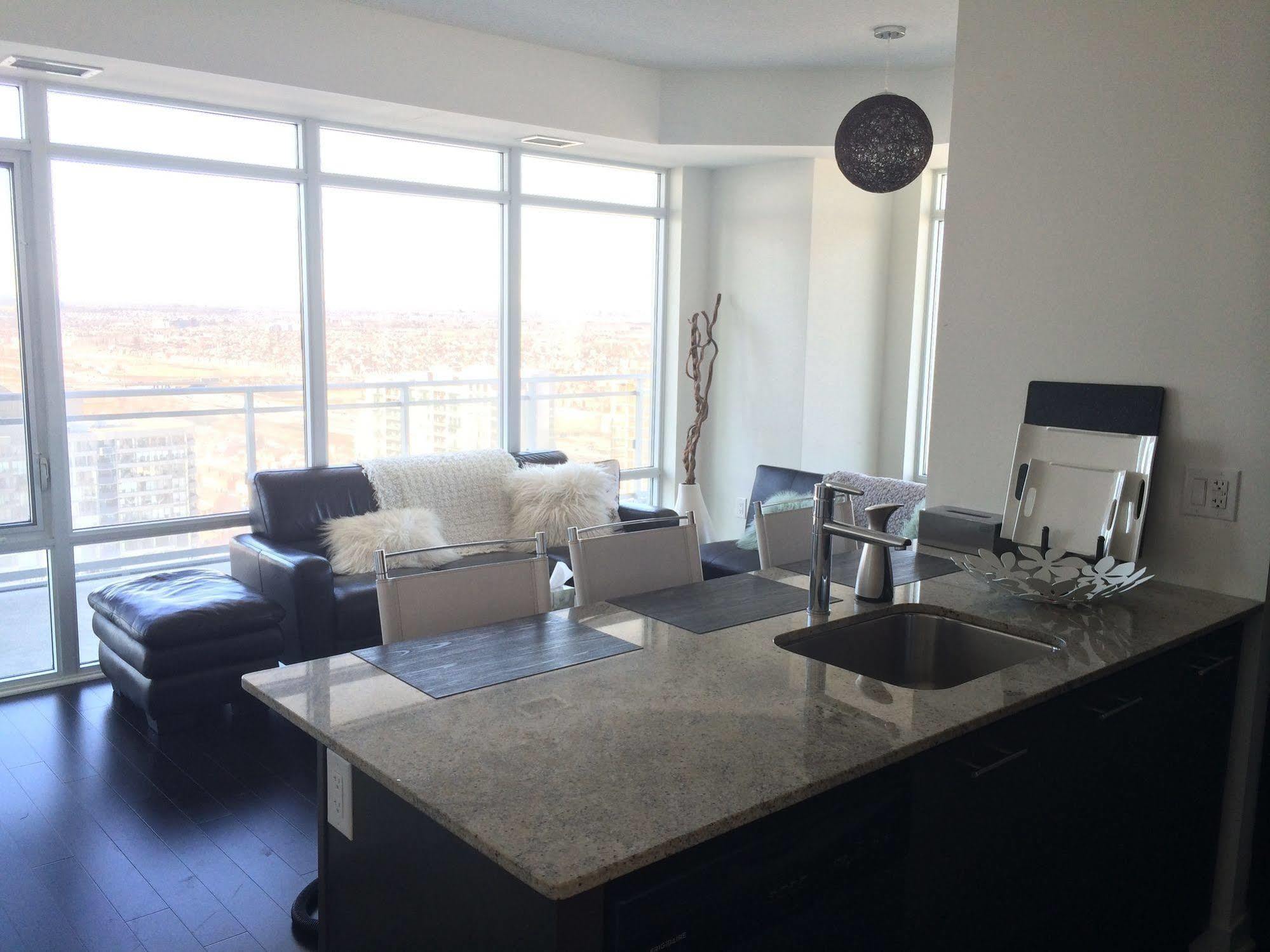 Square One Fully Furnished Suite Mississauga Exterior foto